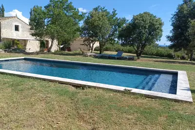 Image de Belle ferme en pierre restaurée au milieu des chênes truffiers et de la lavande