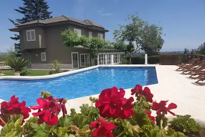 Image de Superbe Villa à quelques pas du village!