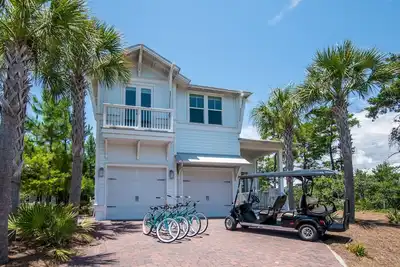 Image de Prominence South | 2 Master Bedroom Suites + 6 Seater Street Legal Golf Cart & 4 Bikes
