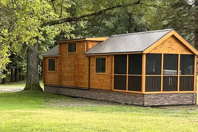 Image de Mourning Dove, a luxurious Lancaster cabin in French, Ny.