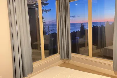 Image de West Vancouver Oceanview modern loft