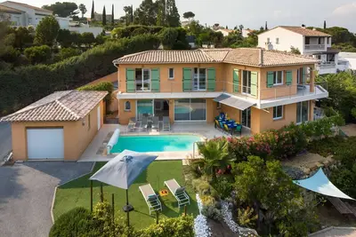 Image de Belle maison de vacances privée avec Wifi, piscine privée, climatisation, Tv, terrasse, parking
