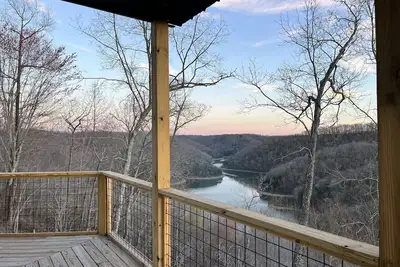 Image de Stunning views of Center Hill Lake and mountains from this New build dream house