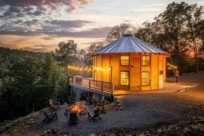 Image de Skyline Yurt: Hot Tub~Wood Stove~WiFi~EVcharger