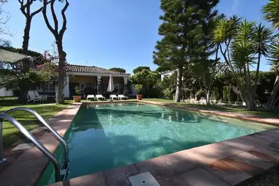 Image de Villa avec piscine privée à Chiclana de la Frontera, Andalousie, Espagne pour 8 personnes