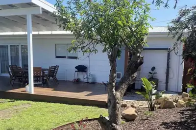 Image de 2 Bed Home Walking Distance From Shops And Beach