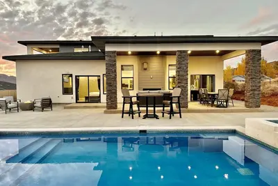 Image de Desert Horizon Retreat: 4 Bedroom Luxury Villa - Pool, Hot Tub & Panoramic Views