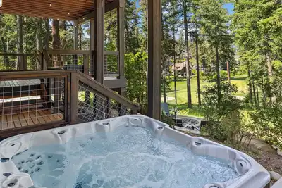 Image de Prospector Perch - Golf Front - Walk to Winery - Hot Tub