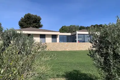 Image de Contemporary villa - 15 M swimming pool - large garden