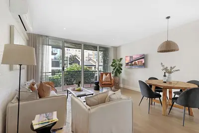Image de Spacious beachside terrace, rustic charm, stairs - 2 minutes walk to the beach