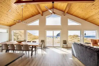 Image de A Beachfront Oasis in Pacific City / Cape Kiwanda! !