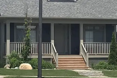 Image de Blue mountain view, 4 bedroom home, steps to the village.