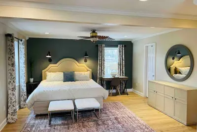 Image de Hidden Oasis: 3br Retreat | 2 King Beds | Sleeps 9 | Sunroom | Fire Pit