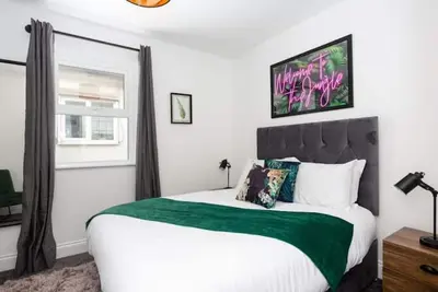 Image de Trendy 1br Flat, Near the Beach, Sleeps 4!