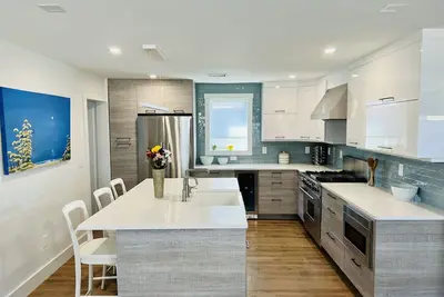 Image de Ultimate Coastal Getaway! New 3 Br - 3 Ba Escape!