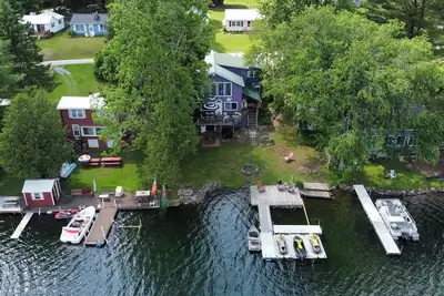 Image de Private Lake Front Home