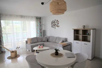 Image de Serignan-canal du midi. Appartement spacieux dans résidence de luxe