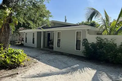 Image de The Beach Town Retreat