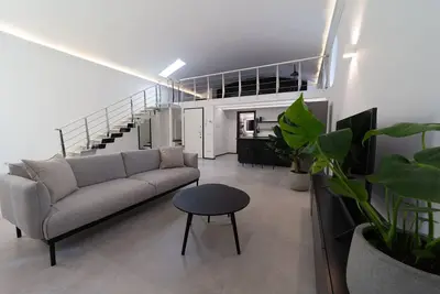 Elegant Loft finely furnished in the historic center of Como