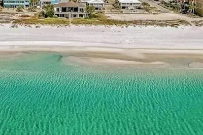 Image de Updated Brand New Rental, Steps To The Gulf W/Views, New Pool Ping Pong Sleeps 9