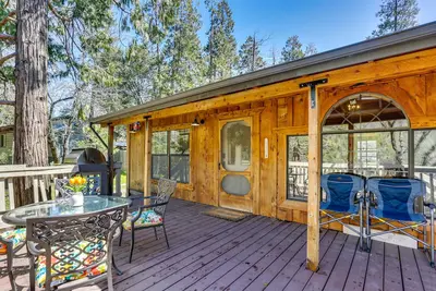 Image de 9 Mi to Bass Lake: Cabin w/ Fire Pit in Wishon!