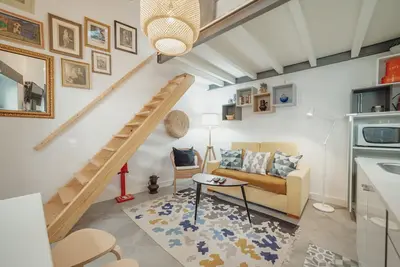 Image de Mezzanine Stylish Apartment H by Vacationy