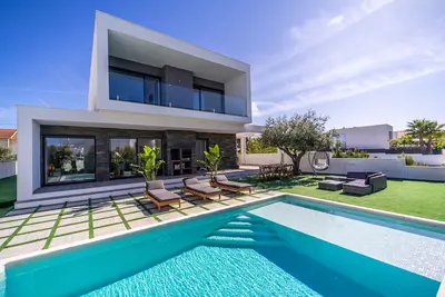 Gorgeous 8 People Modern Villa with Swimming Pool | 5 mins from Golf and Beaches