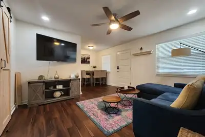 Beautiful, 3 Bed Home - Pet Friendly & Near Beach