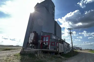 Image de Amazing repurposed grain elevator!