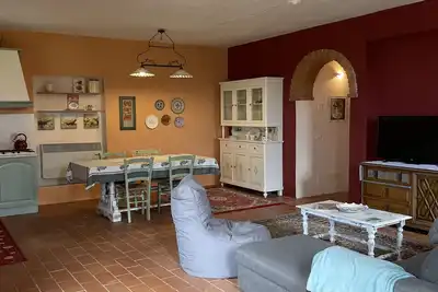 Image de Spacious apartment fully furnished within a Tuscan Style farmhouse