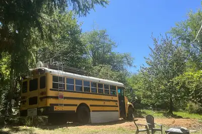Image de Bee Haven Bus at the Rmr Farmstead with hot tub