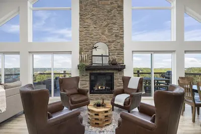 Image de Luxury Escape: Pool Table + Hot Tub + Lazy River