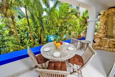 Beachside Bliss - Gorgeous Condominium Steps Away from the Beach & Town Center! !