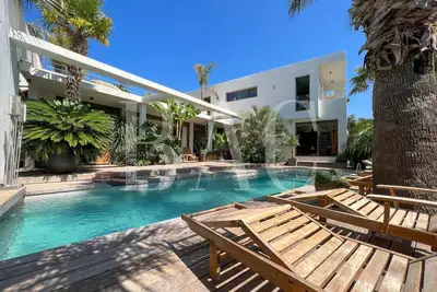 Image de Sublime villa d'architecte proche des plages. Service ménage inclus!