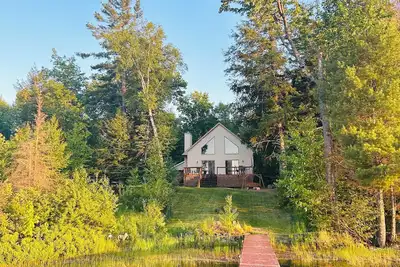 Image de Up North Cottage on Summit Lake! Pontoon negotiable! !