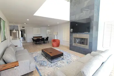 Image de Bright 5 bdroom 3 bath w/Rooftop Deck by the Beach