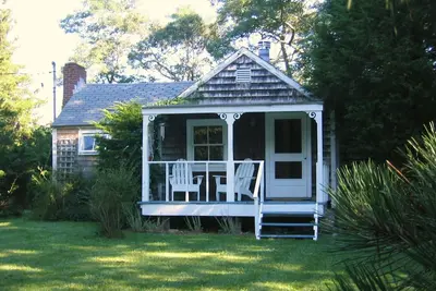 Image de Cozy 1890's cottage on Quiogue, featured in design magazines!