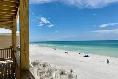 Image de Panoramic view of the sugar white sand and the sparkling Emerald waters
