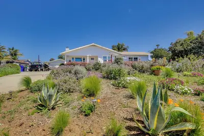 Image de Beautiful South Oceanside Bungalow: 1 Mi to Beach!