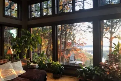 Image de Hand made lodge in Arkansas on a bluff over the River
