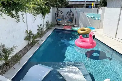 Image de Walk to Old Town & Giants - Heated Pool + Golf + Games