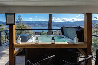 Image de Spectacular Lake & Mountain Views, Hot Tub & near Wineries, minutes to Kelowna!