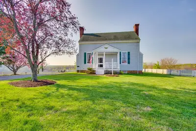 Image de Idyllic Appomattox Home w\/ Porch & Rocking Chairs!