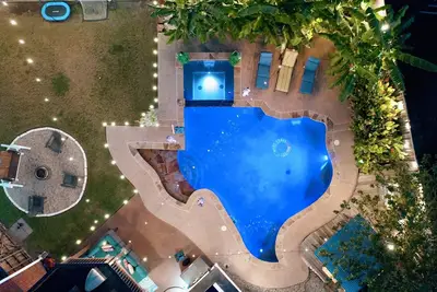 Image de TXShapedPrivatePool&Spa. TikiBar. PuttingGreen. Gameroom. Patios. Playground. Firepit