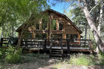 Image de Charming Mountain Cabin by Stream with Large Deck, 35 minutes from Park City.
