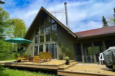 Image de Moss Creek Cabin in the woods on Madeline Island