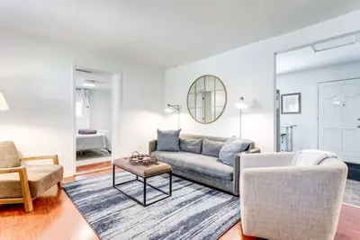 Walk to Franklin Square, Spotless and Welcoming