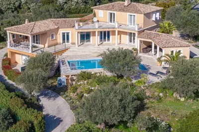 Image de Maison de 350 m² avec 10 couchages et très belle vue mer