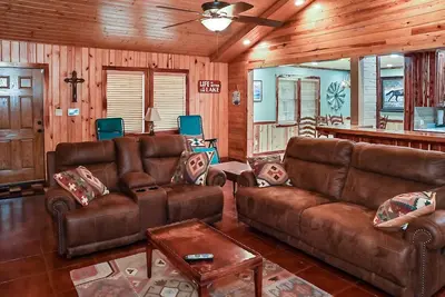 Image de Cozy lakefront cabin with boat house & ramp on Toledo Bend Lake