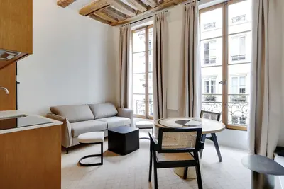 A Stunning 1-Br in Louvre